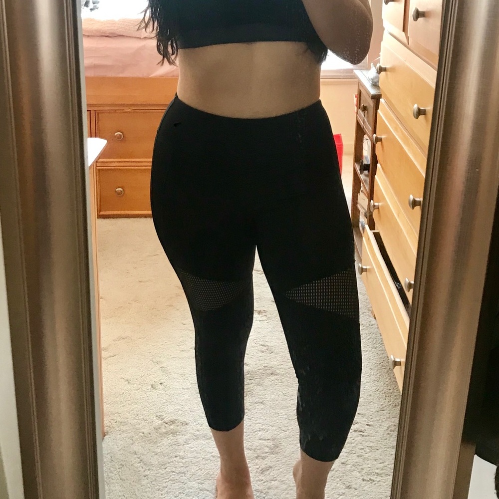 Black high waisted blocked crop workout leggings